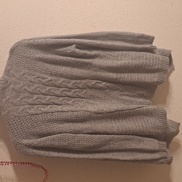 LoveStich Sweater - Picture 3 of 5